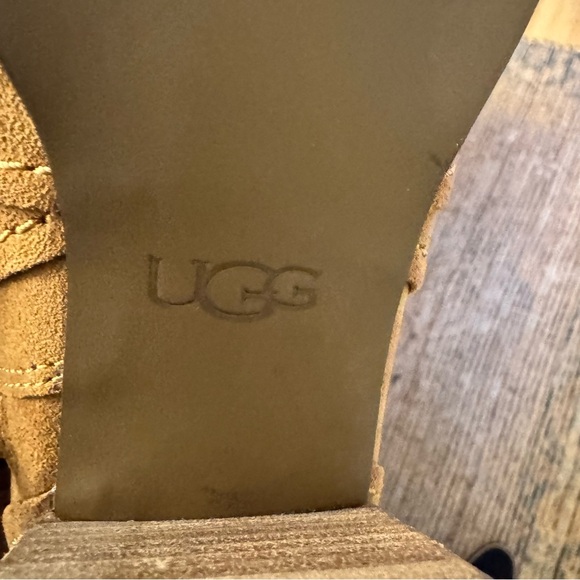 UGG Women's Leahy ankle boot in chestnut suede. Western block Heel Bootie - Picture 11 of 13